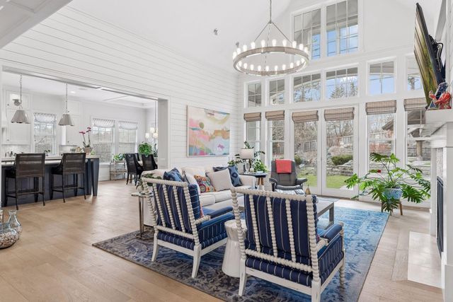 215 Ferndale Road S, Wayzata, MN 55391