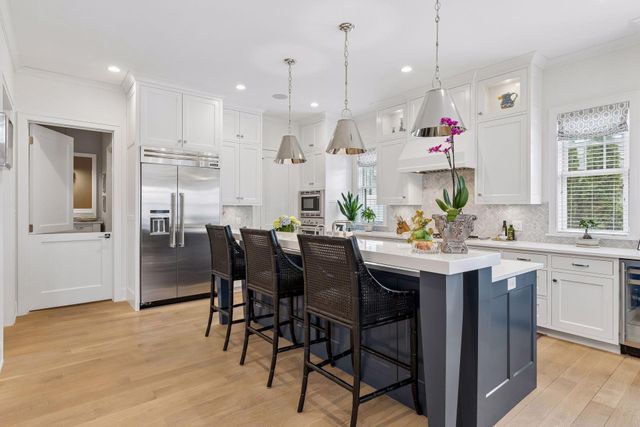 215 Ferndale Road S, Wayzata, MN 55391