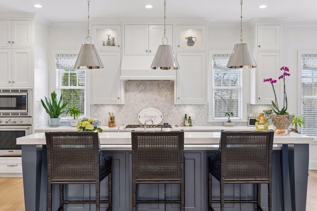 215 Ferndale Road S, Wayzata, MN 55391