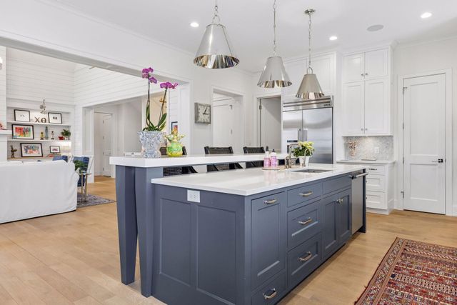 215 Ferndale Road S, Wayzata, MN 55391