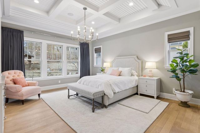 215 Ferndale Road S, Wayzata, MN 55391