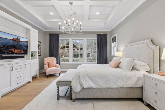 215 Ferndale Road S, Wayzata, MN 55391