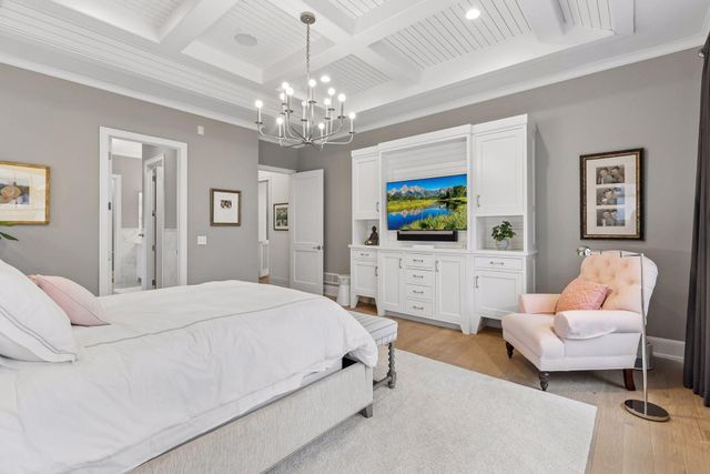 215 Ferndale Road S, Wayzata, MN 55391