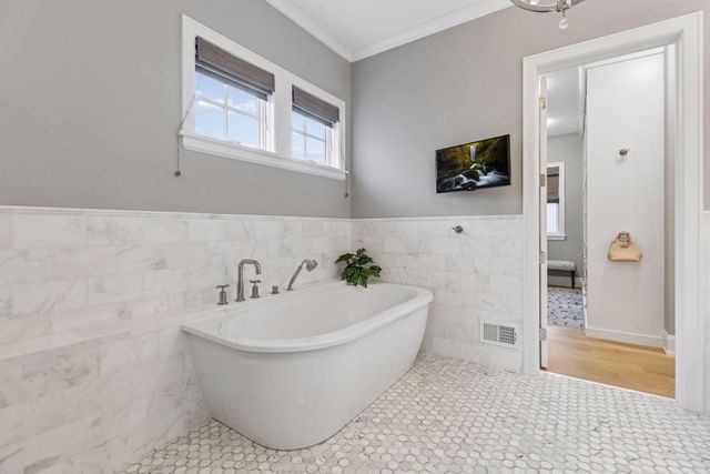 215 Ferndale Road S, Wayzata, MN 55391