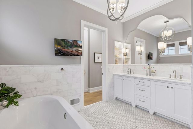 215 Ferndale Road S, Wayzata, MN 55391