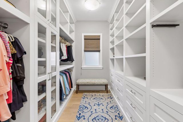 215 Ferndale Road S, Wayzata, MN 55391