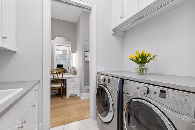 215 Ferndale Road S, Wayzata, MN 55391