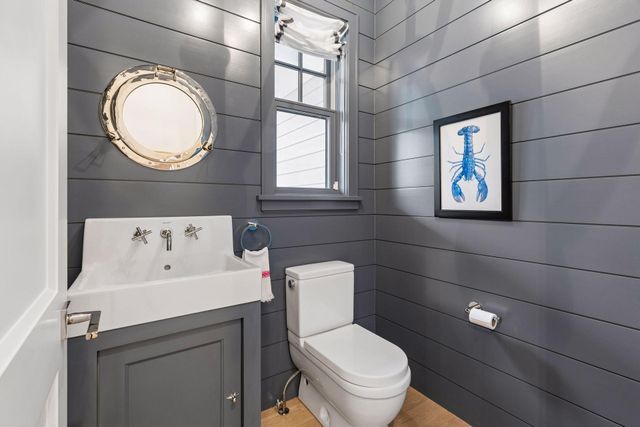 215 Ferndale Road S, Wayzata, MN 55391