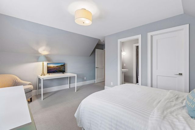 215 Ferndale Road S, Wayzata, MN 55391