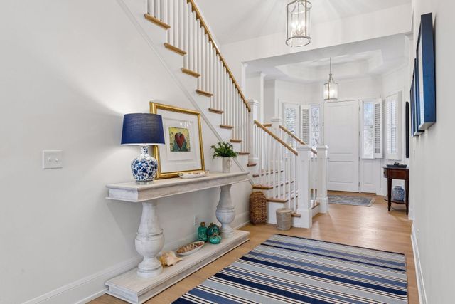 215 Ferndale Road S, Wayzata, MN 55391