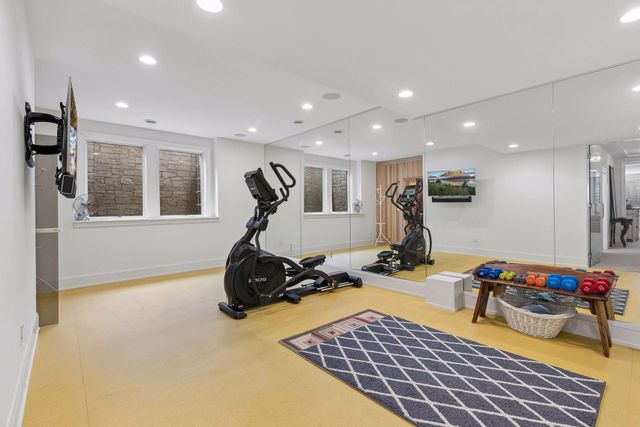 215 Ferndale Road S, Wayzata, MN 55391