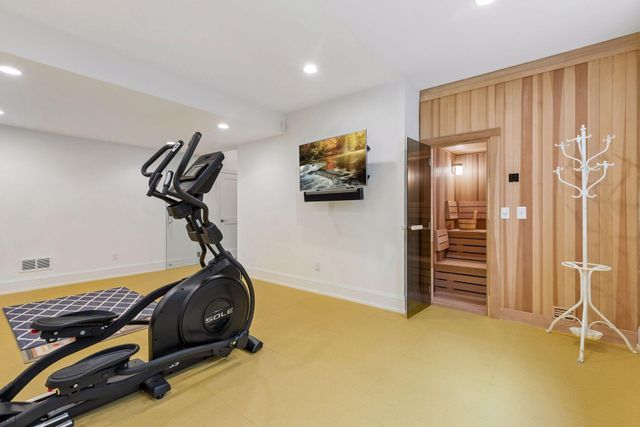 215 Ferndale Road S, Wayzata, MN 55391