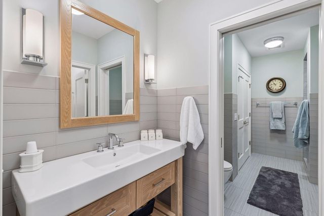 215 Ferndale Road S, Wayzata, MN 55391