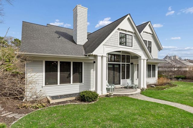 215 Ferndale Road S, Wayzata, MN 55391