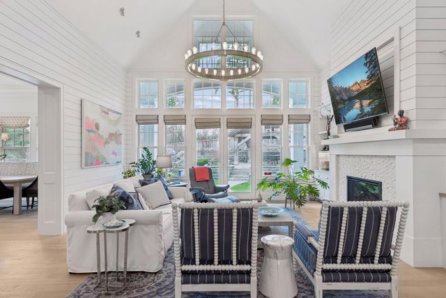 215 Ferndale Road S, Wayzata, MN 55391