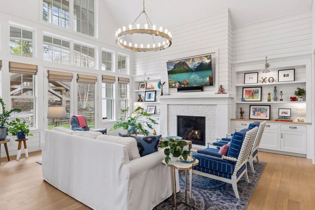 215 Ferndale Road S, Wayzata, MN 55391