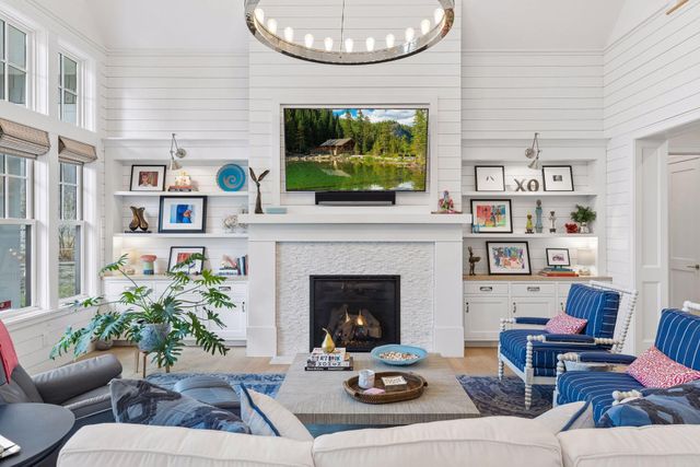 215 Ferndale Road S, Wayzata, MN 55391