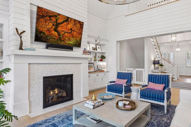 215 Ferndale Road S, Wayzata, MN 55391