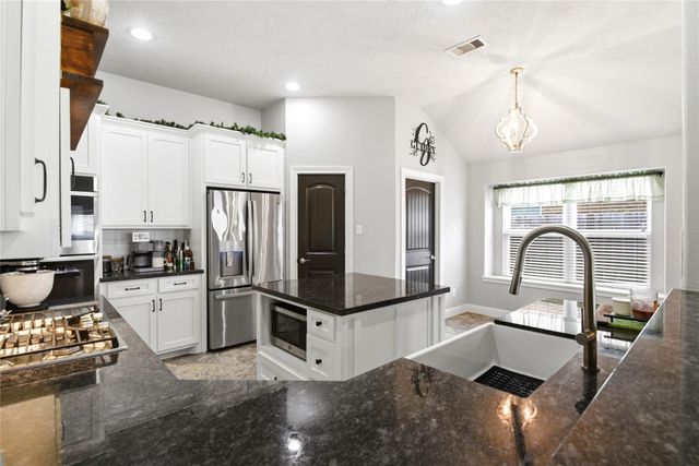 8226 Mandalay Bay Drive, Baytown, TX 77523