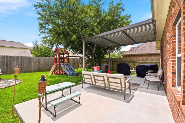 8226 Mandalay Bay Drive, Baytown, TX 77523