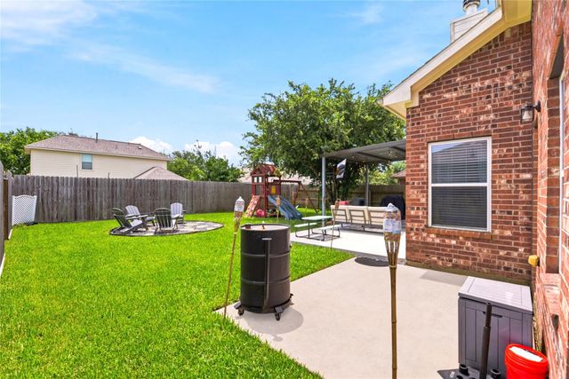 8226 Mandalay Bay Drive, Baytown, TX 77523
