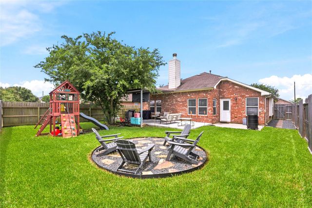 8226 Mandalay Bay Drive, Baytown, TX 77523