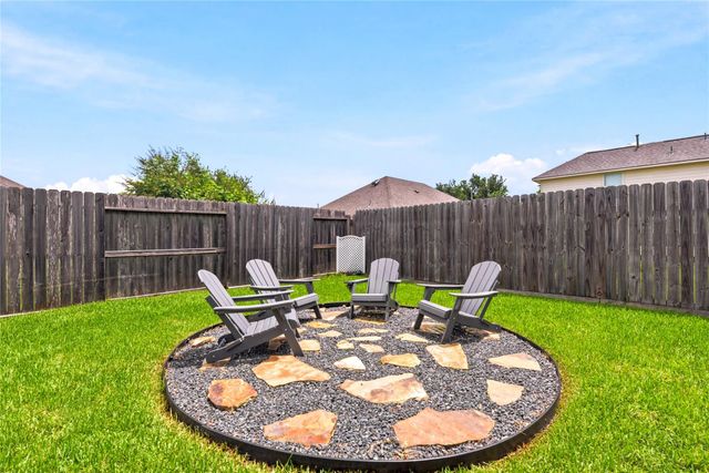 8226 Mandalay Bay Drive, Baytown, TX 77523