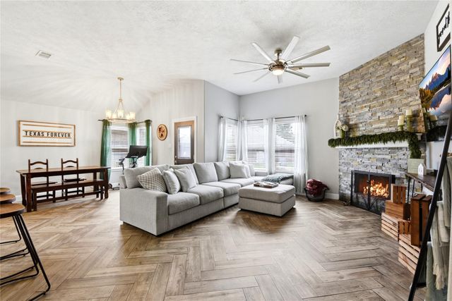 8226 Mandalay Bay Drive, Baytown, TX 77523