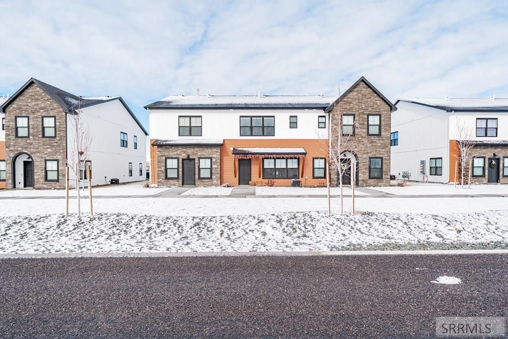 Image 3 of property listing at 5133 N Beach Drive, Idaho Falls, ID 83401