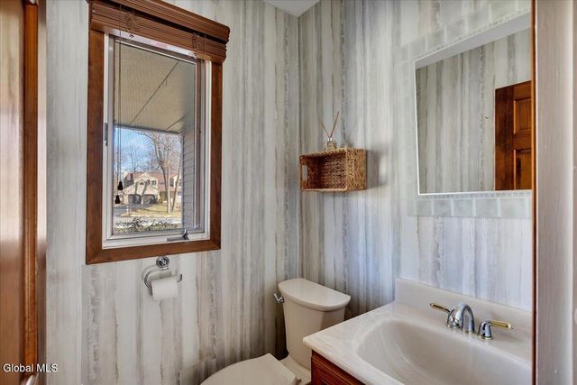 15 Durham Way, Clifton Park, NY 12065