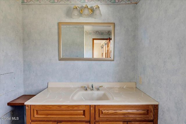 15 Durham Way, Clifton Park, NY 12065