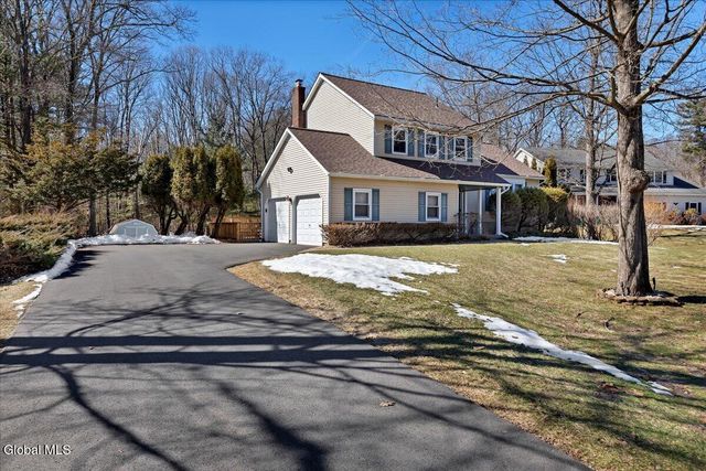 15 Durham Way, Clifton Park, NY 12065