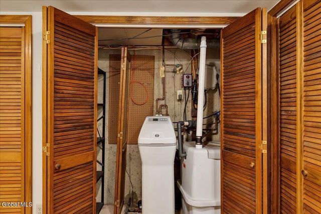 15 Durham Way, Clifton Park, NY 12065