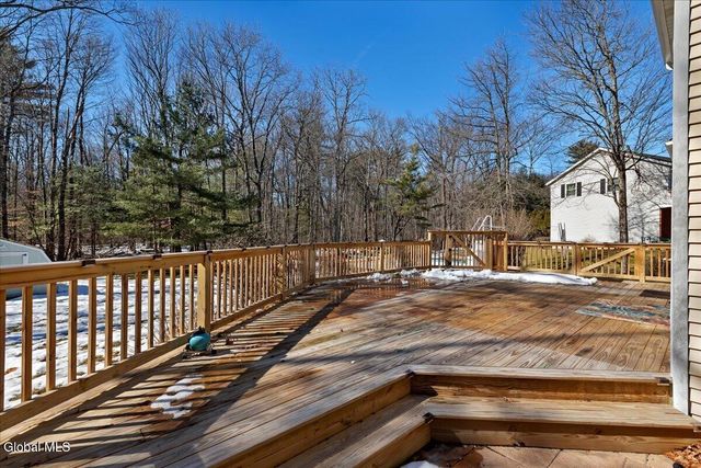 15 Durham Way, Clifton Park, NY 12065