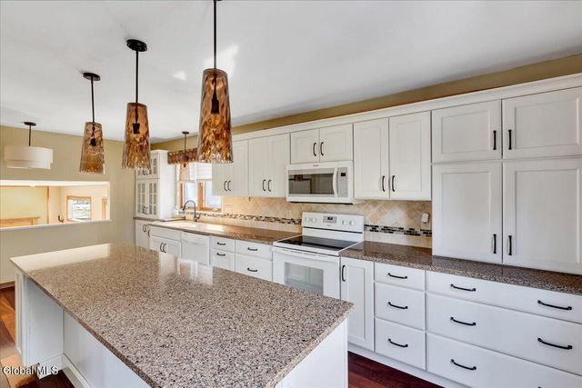 15 Durham Way, Clifton Park, NY 12065