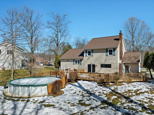 15 Durham Way, Clifton Park, NY 12065