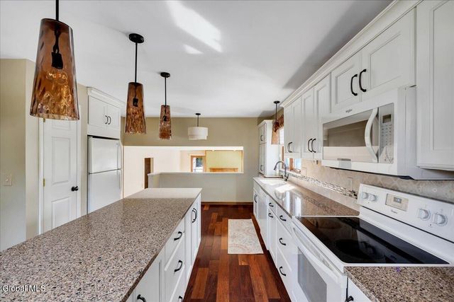 15 Durham Way, Clifton Park, NY 12065