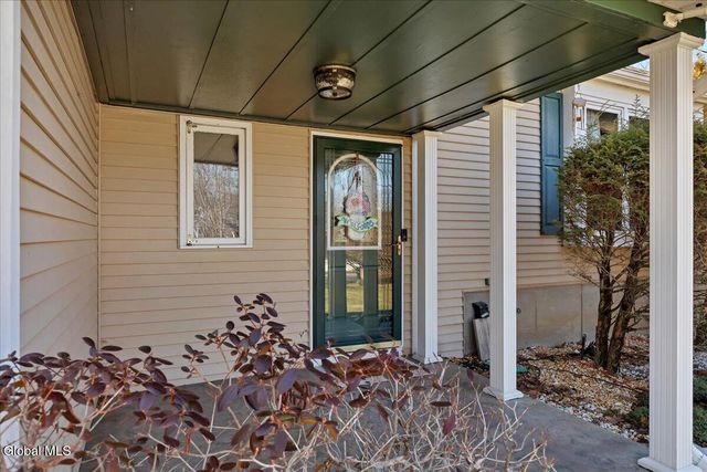 15 Durham Way, Clifton Park, NY 12065