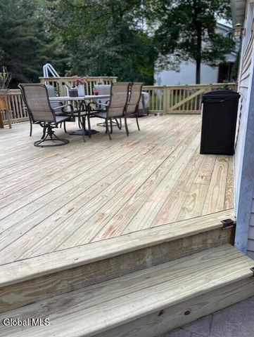 15 Durham Way, Clifton Park, NY 12065