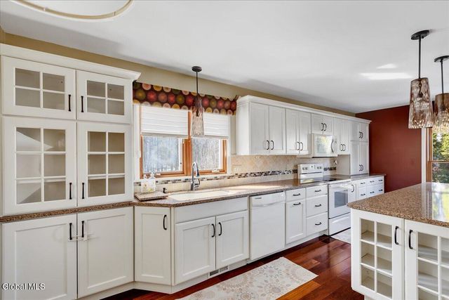 15 Durham Way, Clifton Park, NY 12065