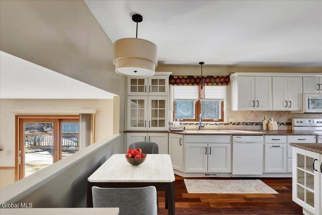 15 Durham Way, Clifton Park, NY 12065