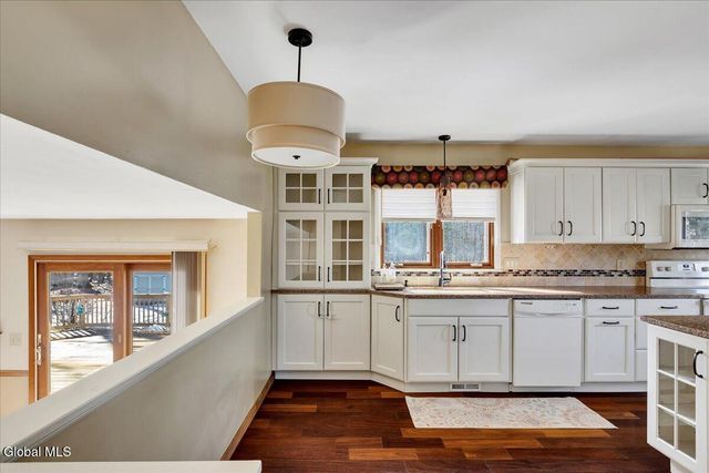 15 Durham Way, Clifton Park, NY 12065