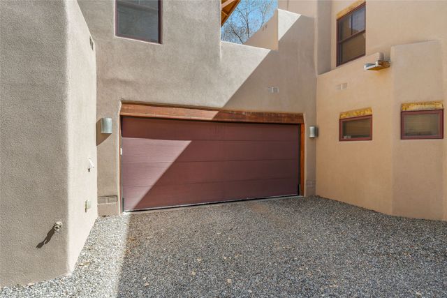 655 Bishops Lodge Road B, Santa Fe, NM 87501