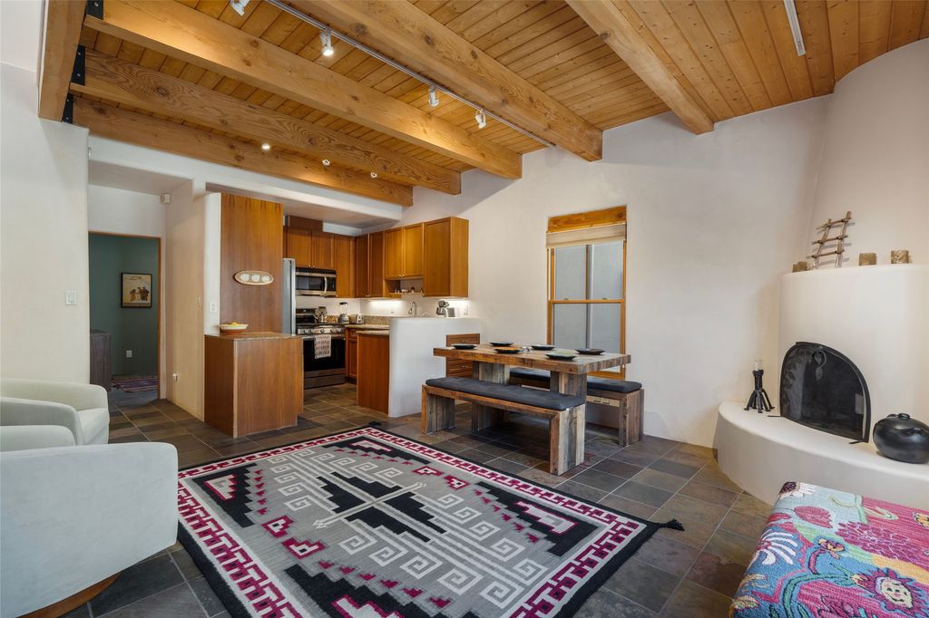 655 Bishops Lodge Road B, Santa Fe, NM 87501