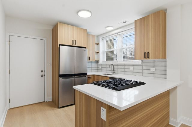 5915 N Milwaukee Avenue N G, Chicago, IL 60646