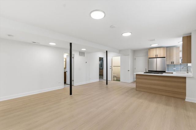 5915 N Milwaukee Avenue N G, Chicago, IL 60646