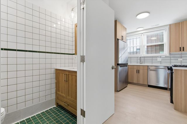 5915 N Milwaukee Avenue N G, Chicago, IL 60646