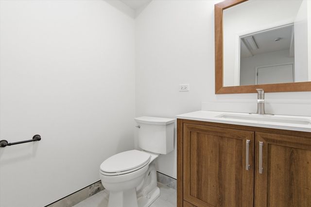 5915 N Milwaukee Avenue N G, Chicago, IL 60646