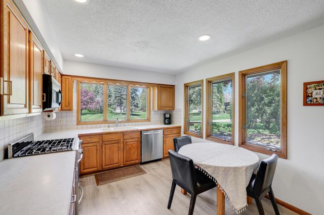 16541 29th Avenue N, Plymouth, MN 55447