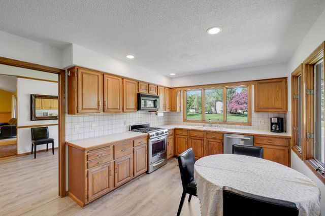 16541 29th Avenue N, Plymouth, MN 55447
